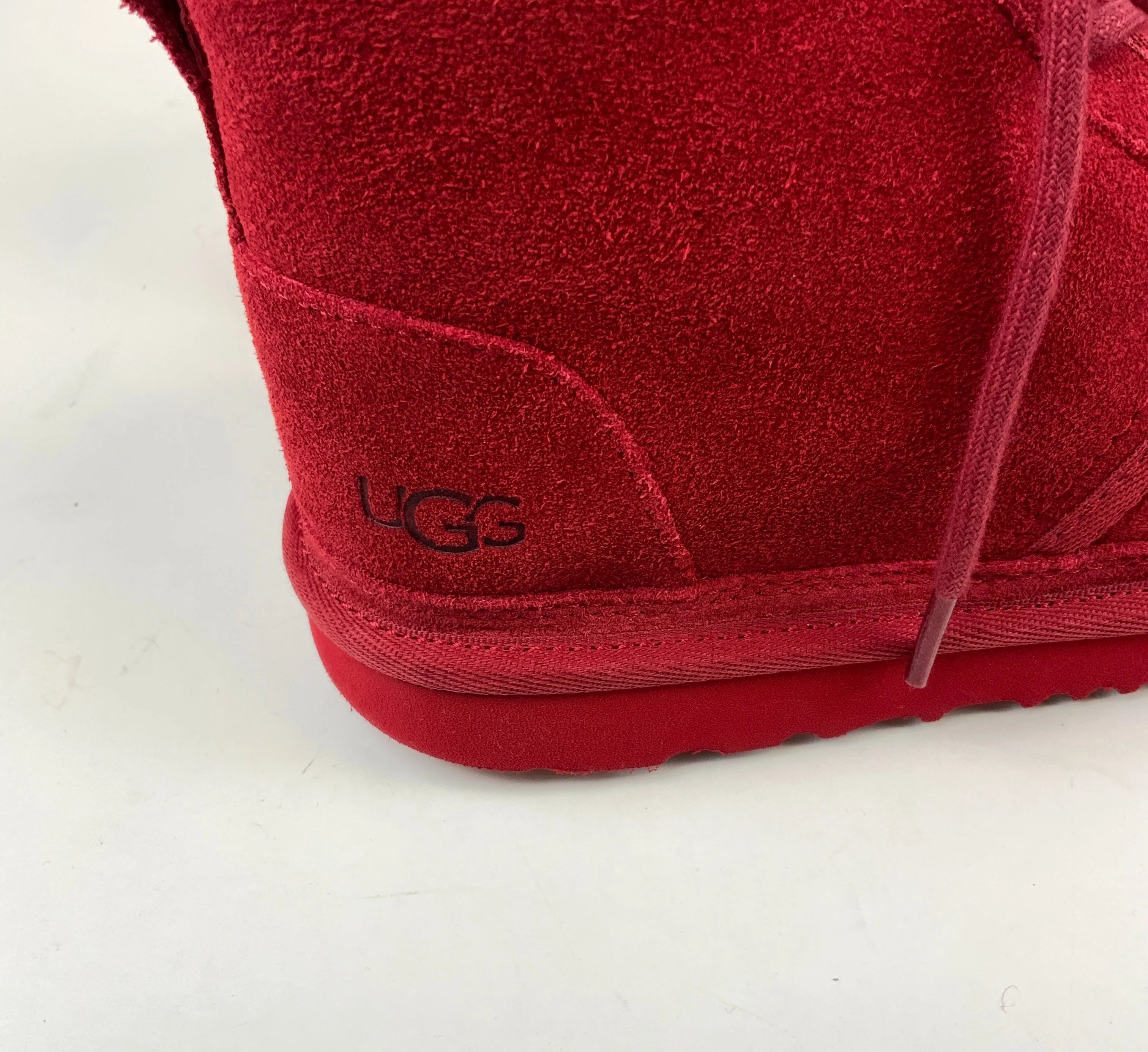 Boots Snow By Ugg  Size: 6