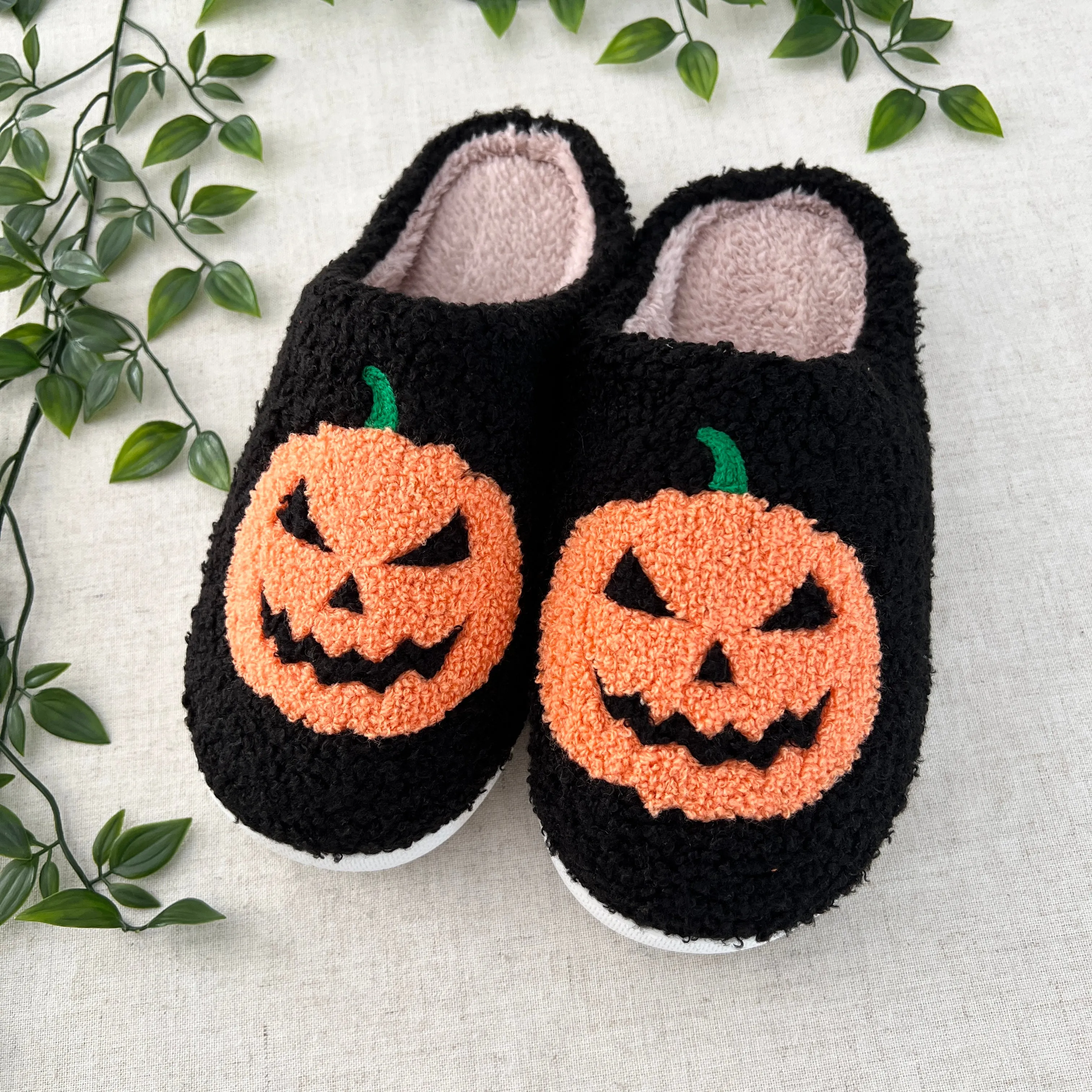 Pumpkin Slippers - Black